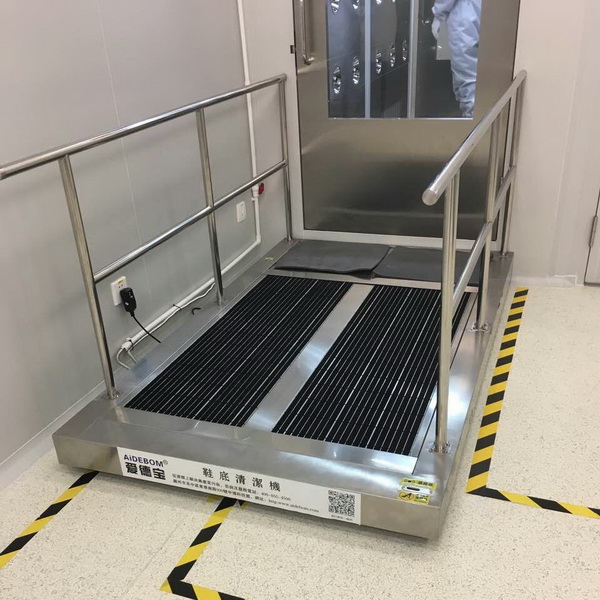 車間入口履帶式鞋底清潔機.jpg
